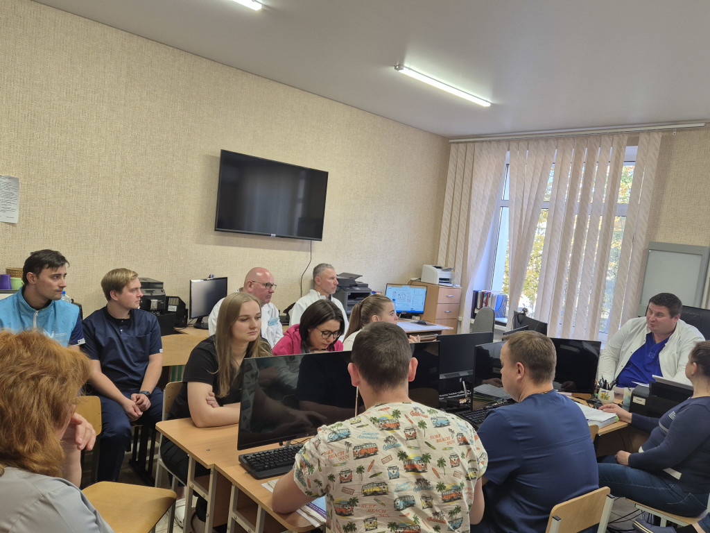 Патанатомічна конференція за участі лікарів-інтернів.