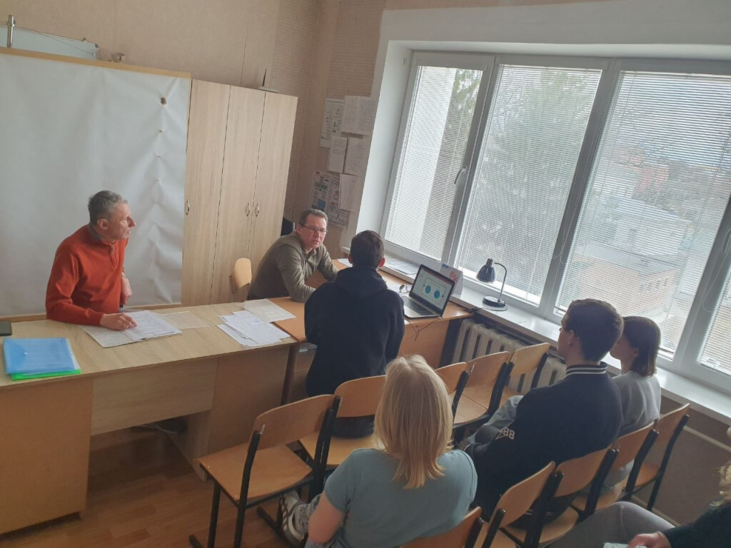 Засідання СНД. Розбір презентацій студентських наукових праць.